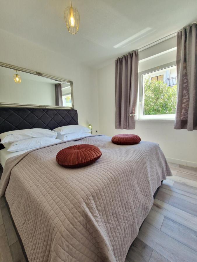 Luxury Apartments Silva With Sea View Okrug Gornji Luaran gambar