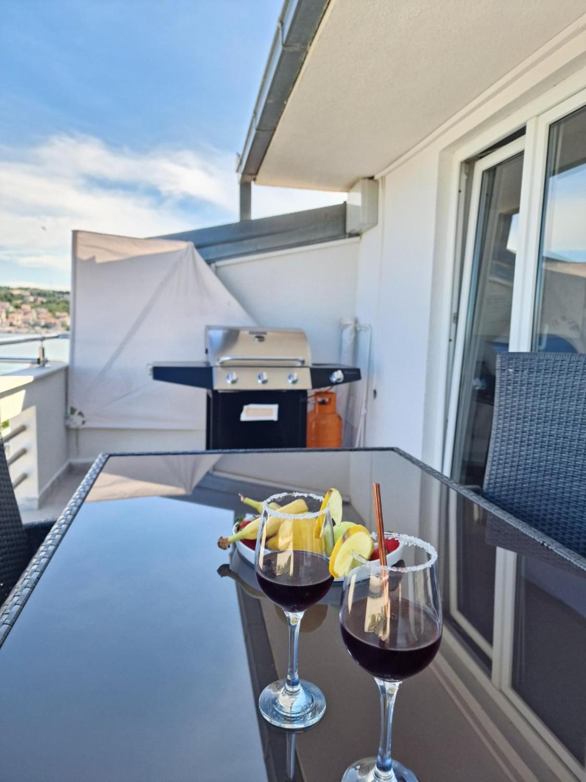 Luxury Apartments Silva With Sea View Okrug Gornji Luaran gambar