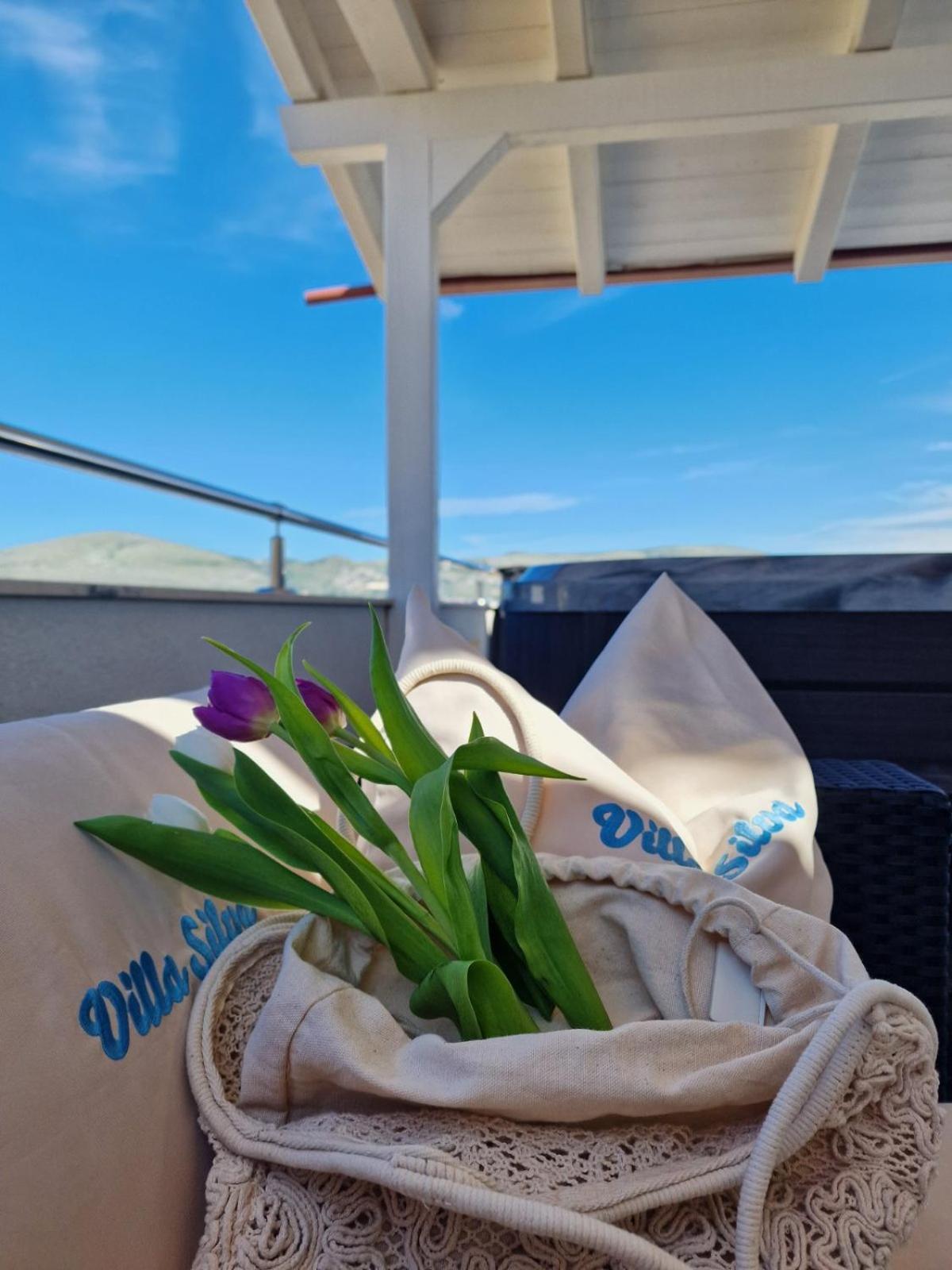 Luxury Apartments Silva With Sea View Okrug Gornji Luaran gambar