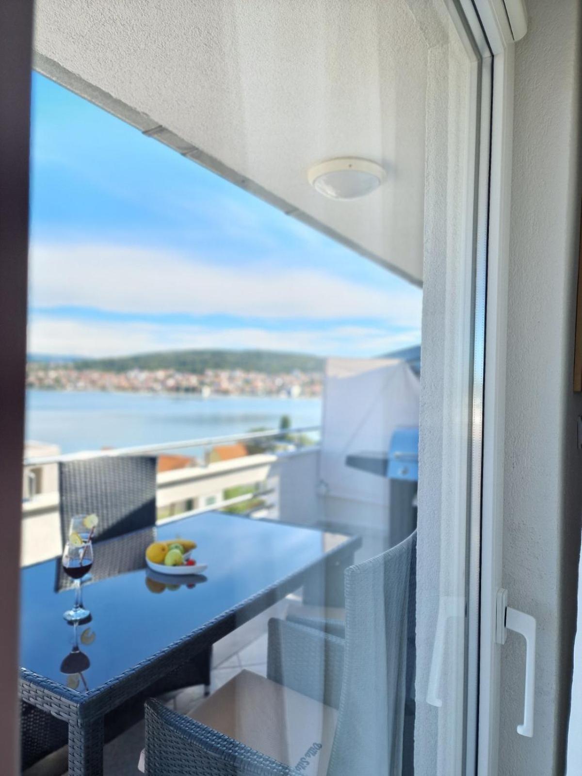 Luxury Apartments Silva With Sea View Okrug Gornji Luaran gambar
