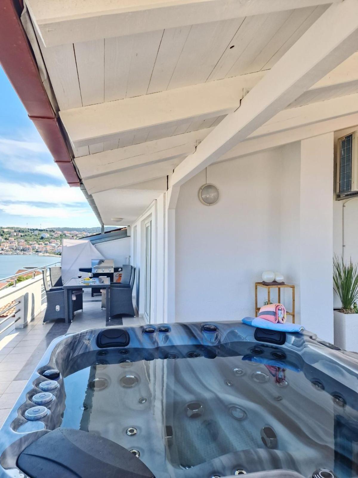 Luxury Apartments Silva With Sea View Okrug Gornji Luaran gambar