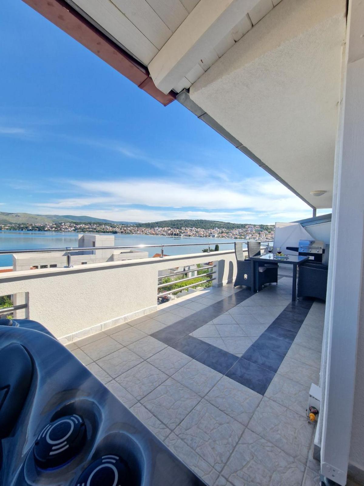 Luxury Apartments Silva With Sea View Okrug Gornji Luaran gambar