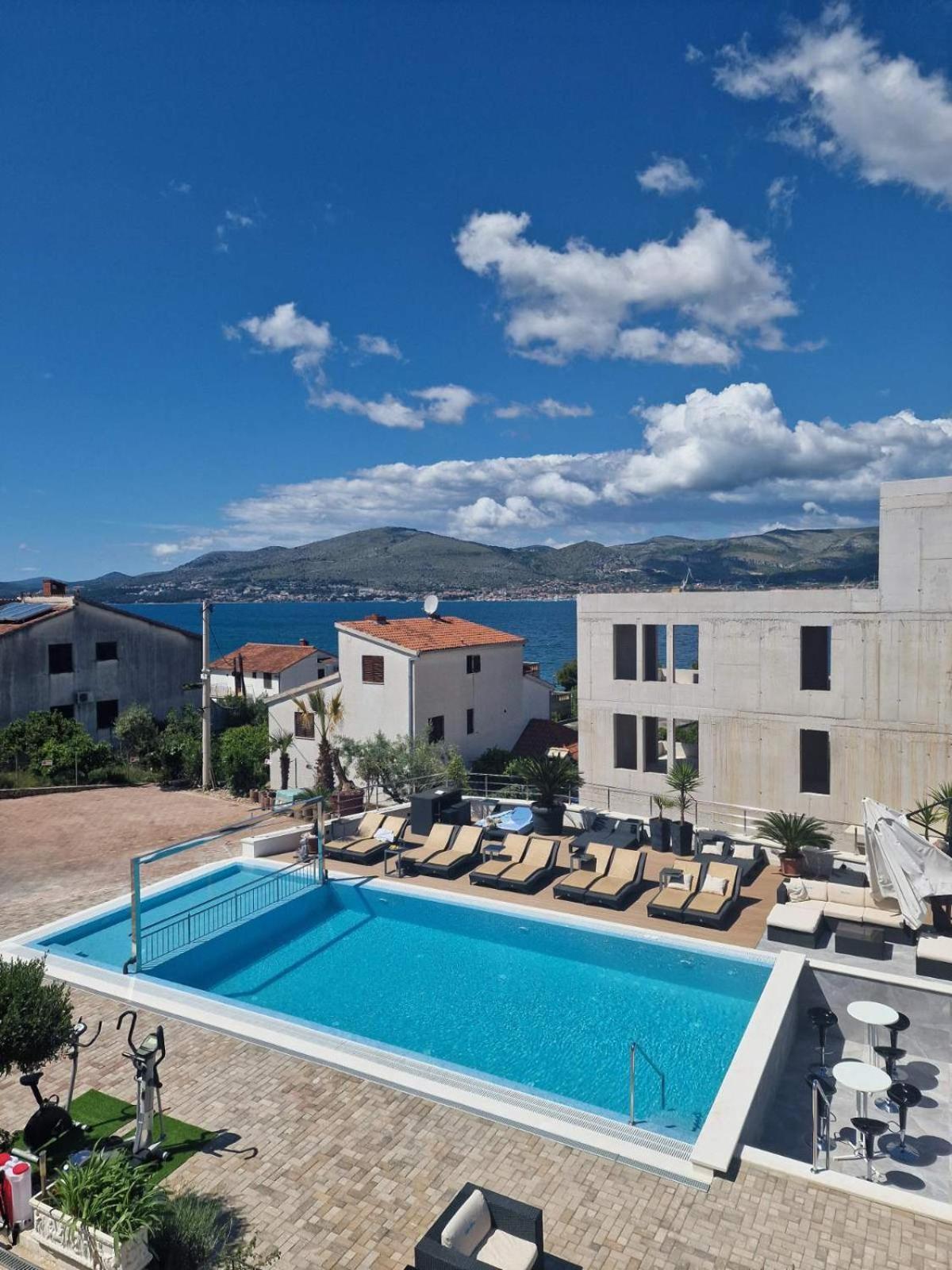 Luxury Apartments Silva With Sea View Okrug Gornji Luaran gambar