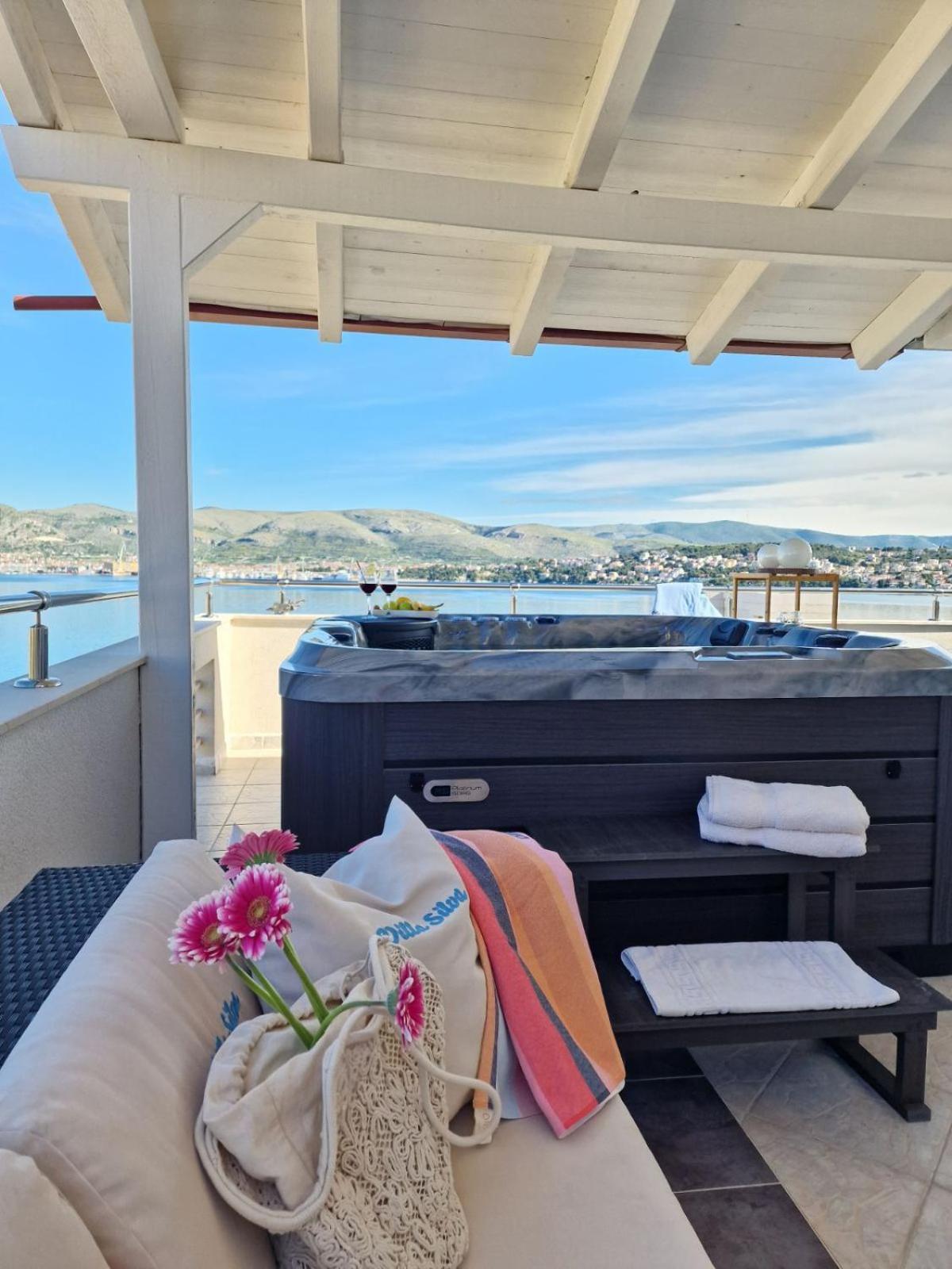 Luxury Apartments Silva With Sea View Okrug Gornji Luaran gambar