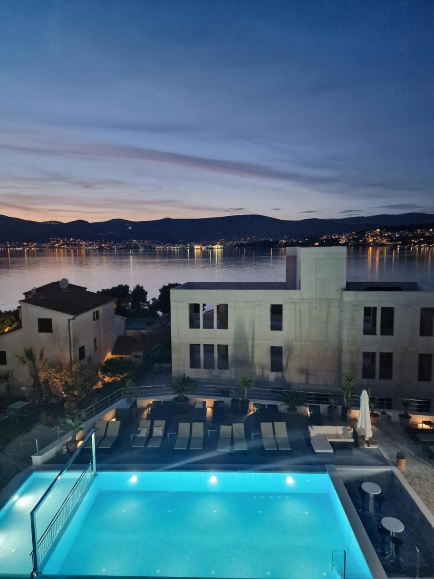 Luxury Apartments Silva With Sea View Okrug Gornji Luaran gambar