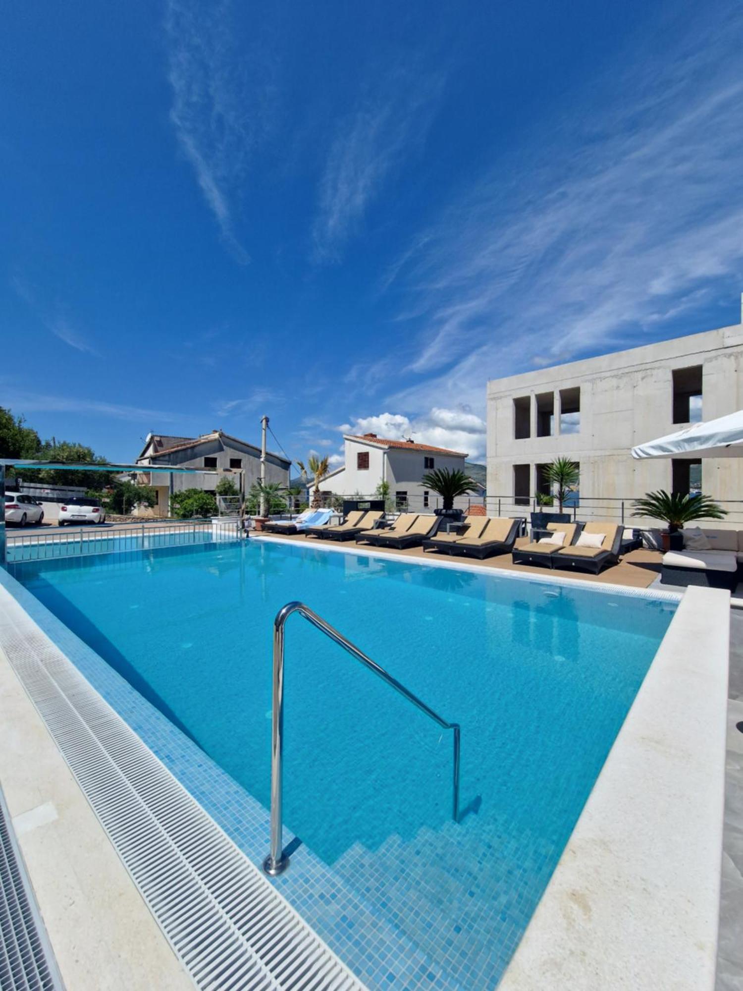 Luxury Apartments Silva With Sea View Okrug Gornji Luaran gambar
