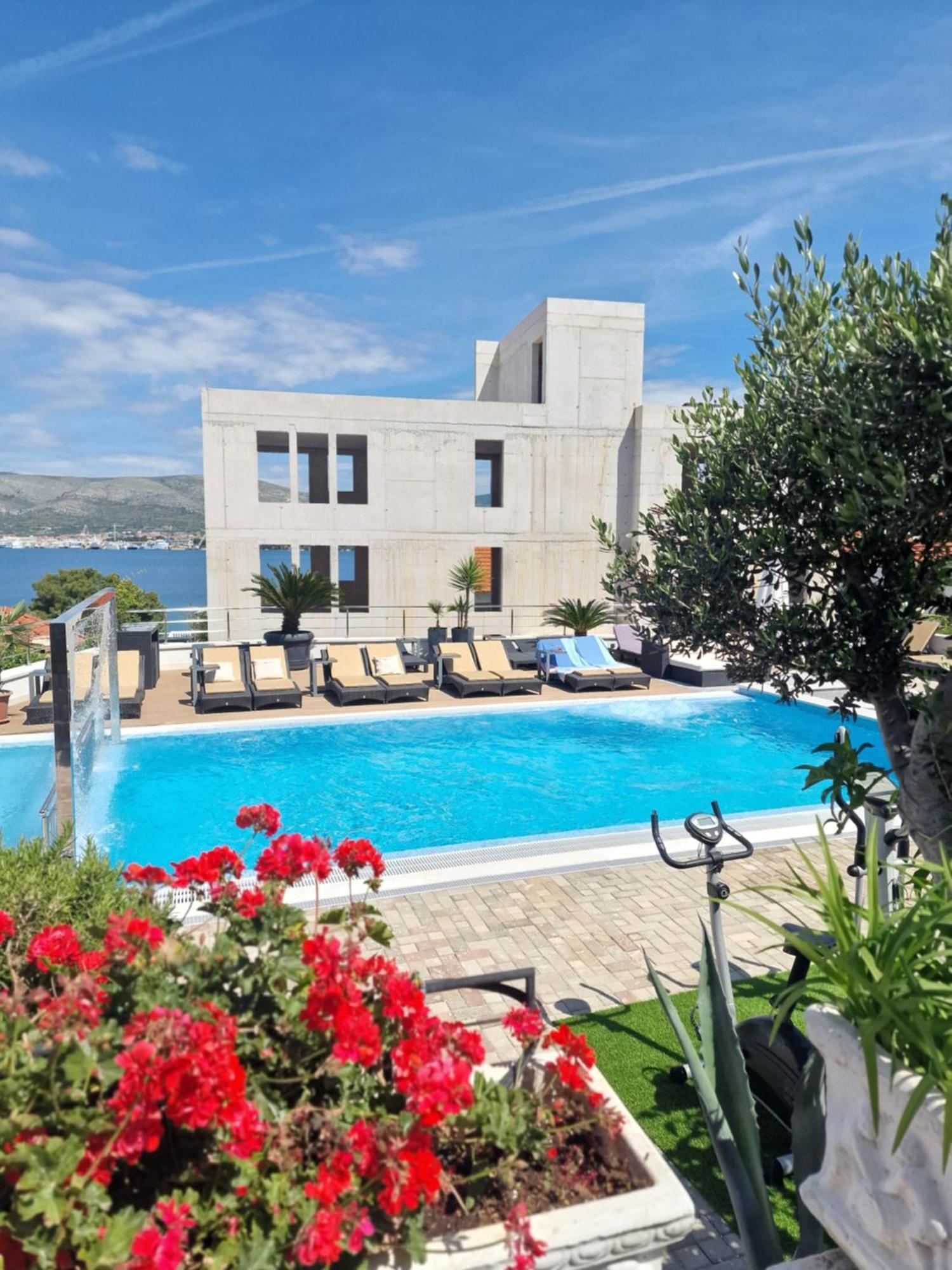 Luxury Apartments Silva With Sea View Okrug Gornji Luaran gambar