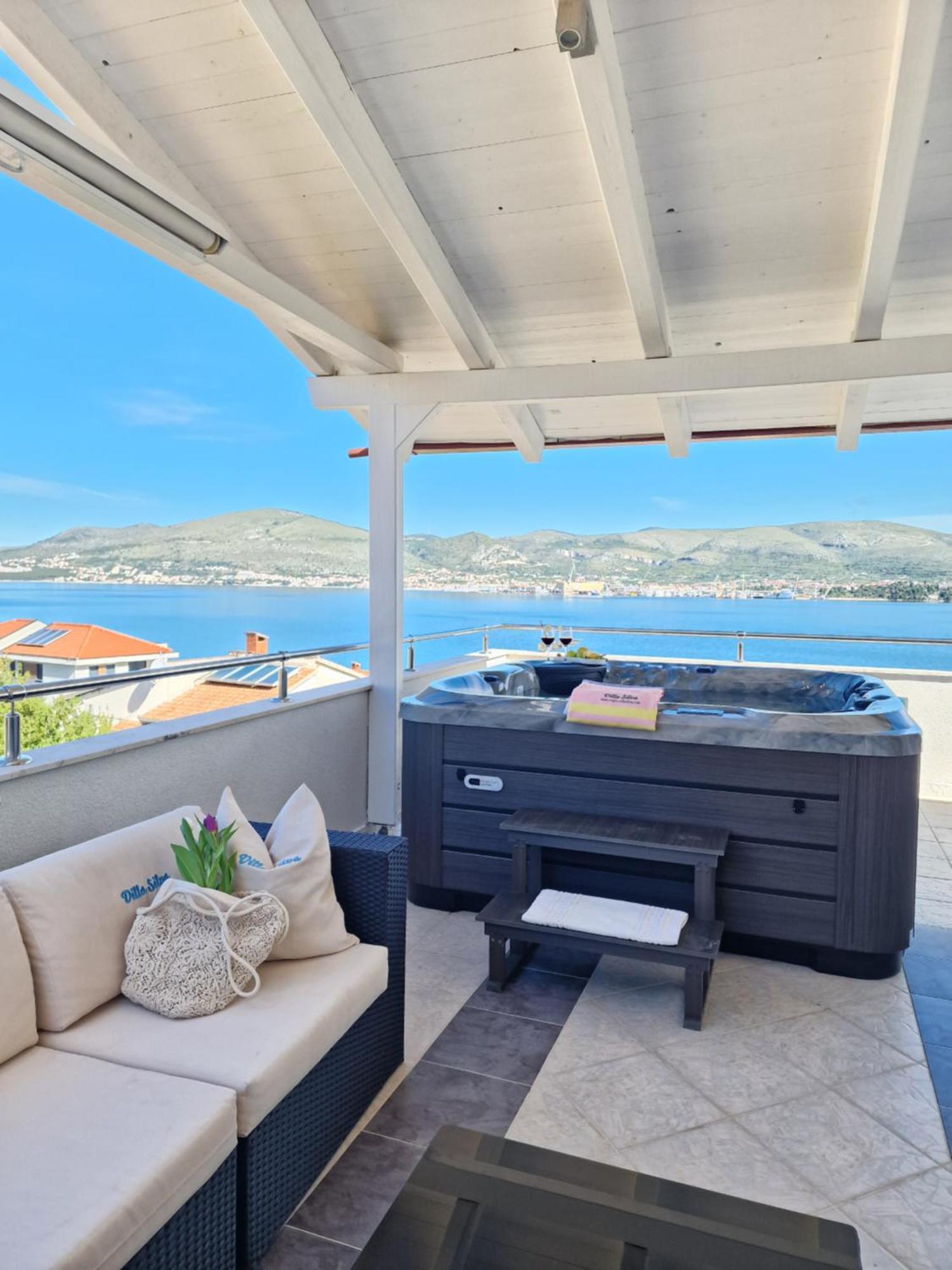 Luxury Apartments Silva With Sea View Okrug Gornji Luaran gambar