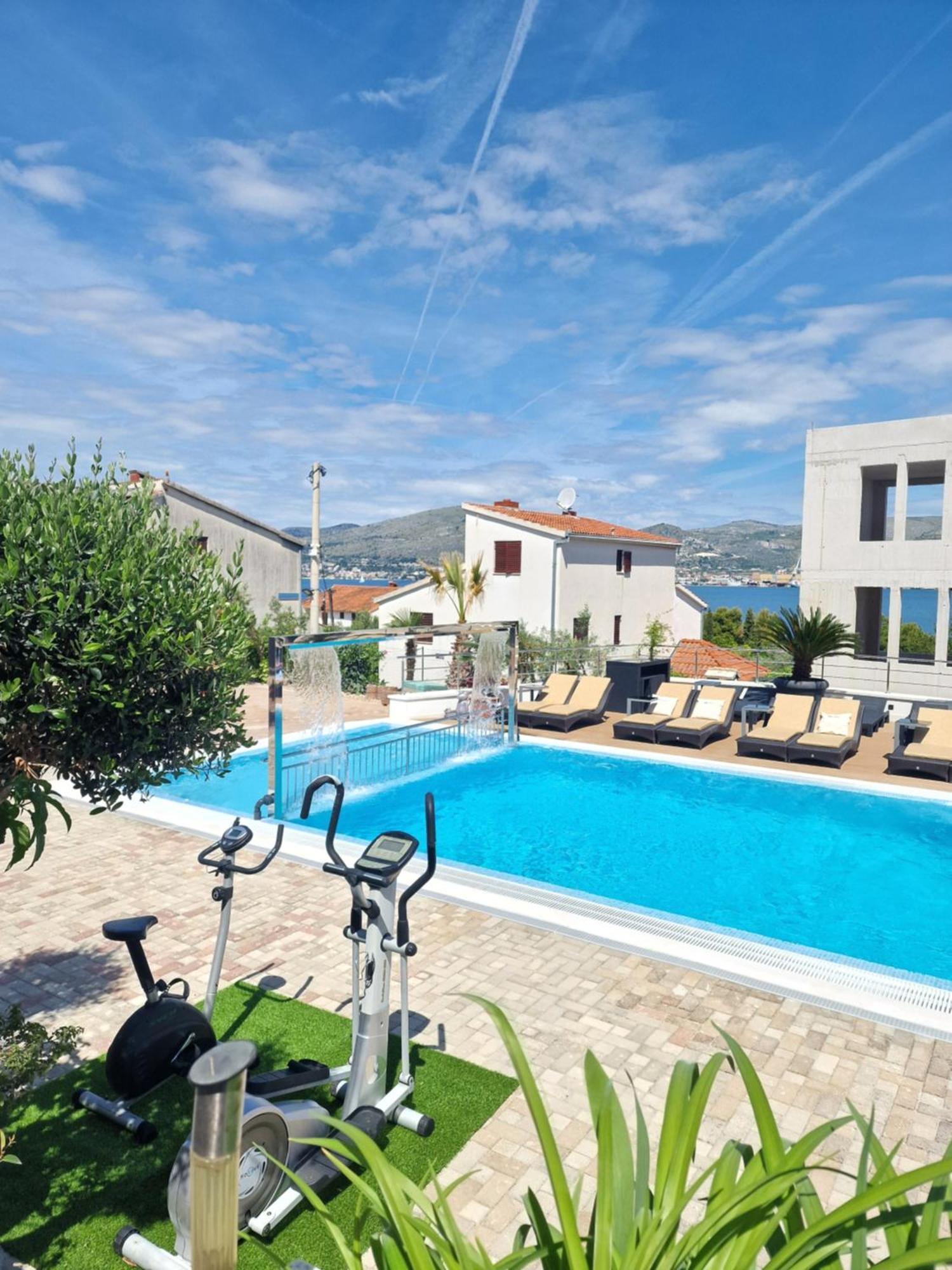 Luxury Apartments Silva With Sea View Okrug Gornji Luaran gambar