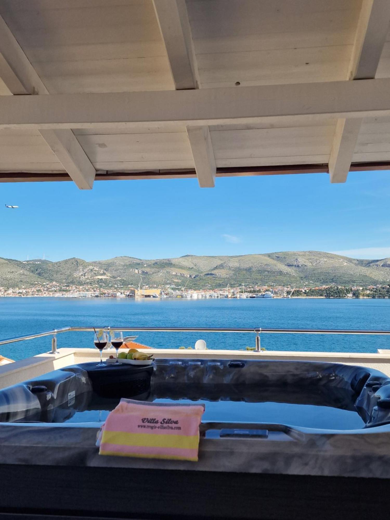 Luxury Apartments Silva With Sea View Okrug Gornji Luaran gambar