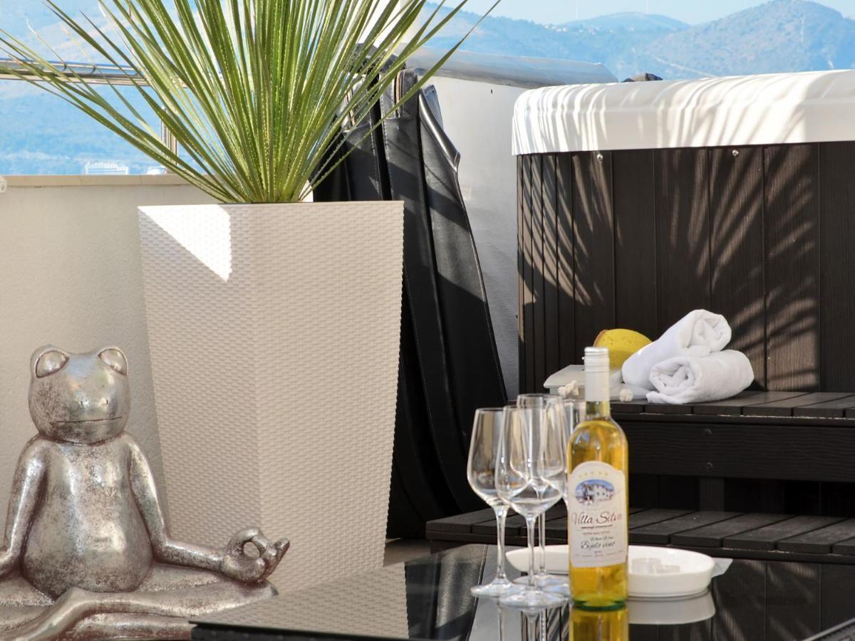 Luxury Apartments Silva With Sea View Okrug Gornji Luaran gambar